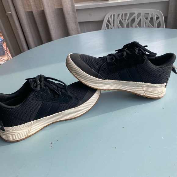 Sorel black casual tennis shoes - Picture 9 of 9